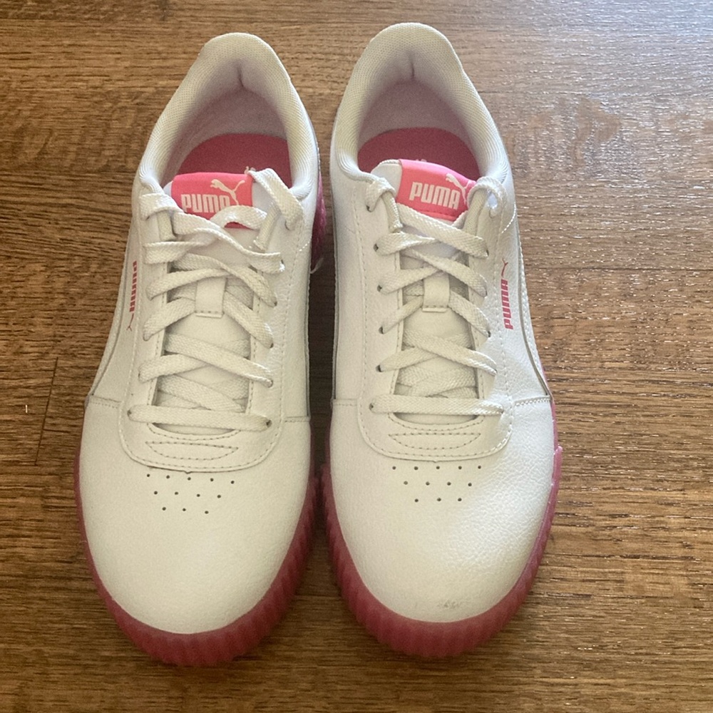 Puma White and Pink Sneakers LIKE NEW! - Picture 4 of 10